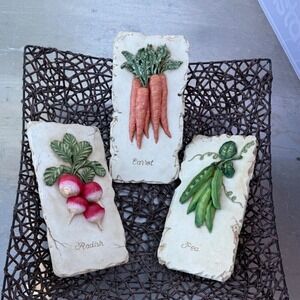Vintage Style 3D Vegetable Wall Art Set of 3 Carrot Radish Pea Kitchen Decor
